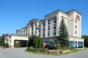 Hampton Inn & Suites By Hilton Laval,Montreal>>Laval,3 star