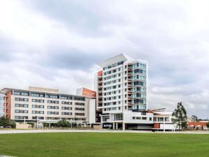 Mercure Sydney Liverpool,Catherine Field>>Camden Park,5 star