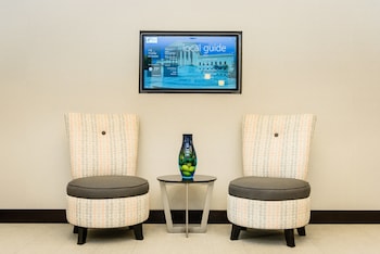 holiday inn express and suites austin nw arboretum area