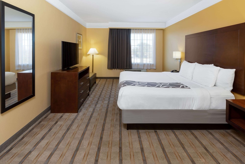 la quinta inn and suites by wyndham houston nw beltway8 westrd