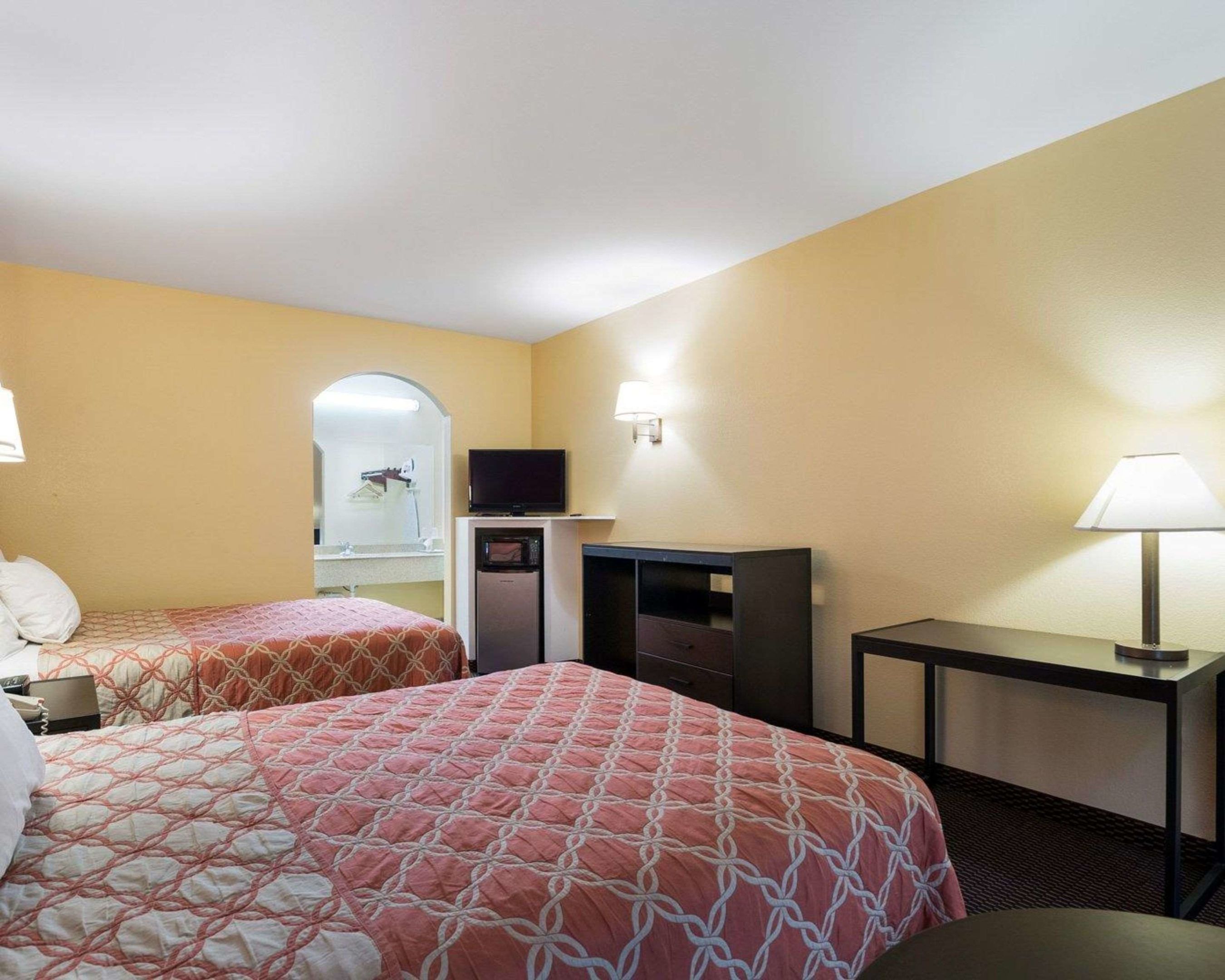 rodeway inn and suites humble tx