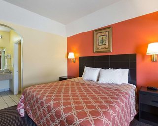 rodeway inn and suites humble tx