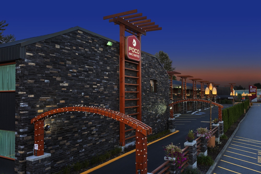 poco inn and suites hotel and conference centre