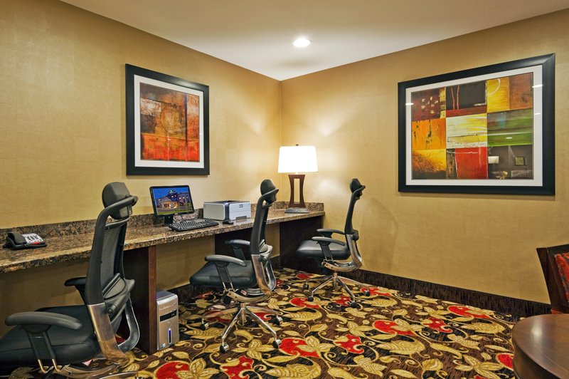 holiday inn express hotel and suites kodak east sevi