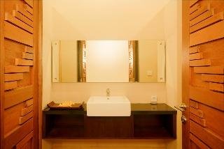 the green zhurga suites