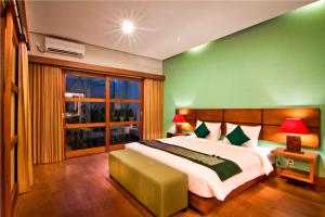 the green zhurga suites