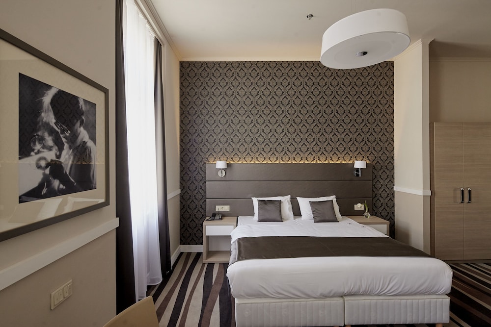 hotel central basilica