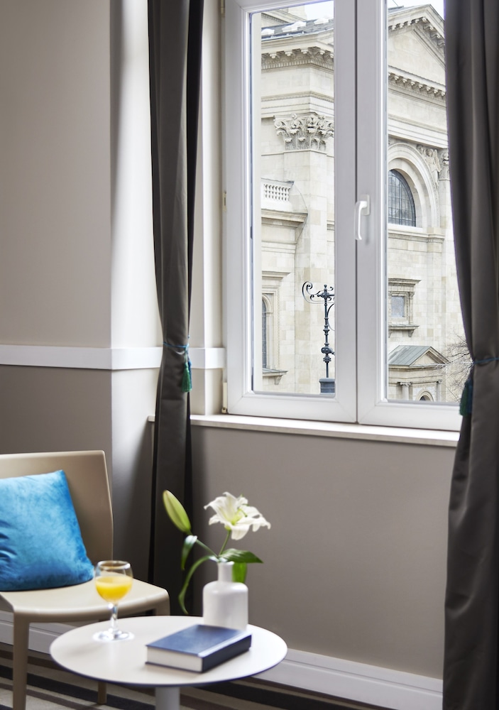 hotel central basilica