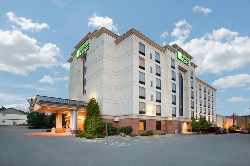 holiday inn express and suites bloomington an ihg hotel