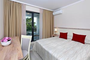 white rock castle suite hotel and spa