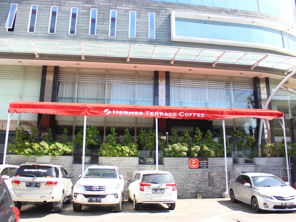 hermes palace hotel medan