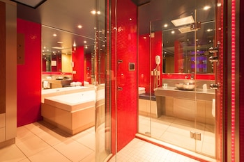 le chabrol hotel and suites