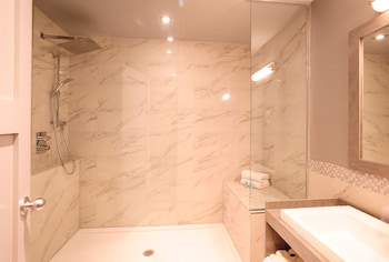 le chabrol hotel and suites