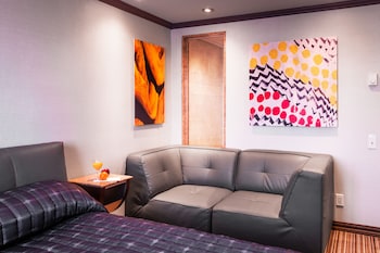 le chabrol hotel and suites