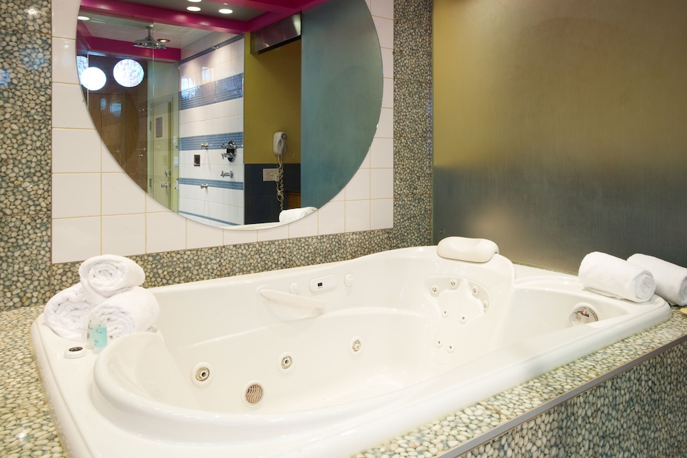 le chabrol hotel and suites