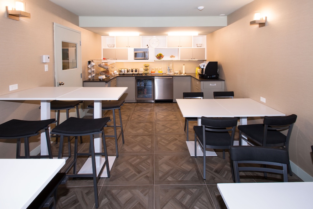 le chabrol hotel and suites