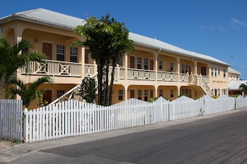connies comfort suites