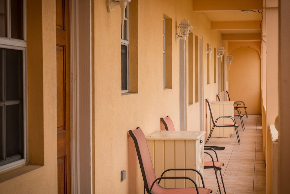 connies comfort suites