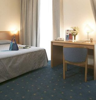 ibis styles napoli garibaldi