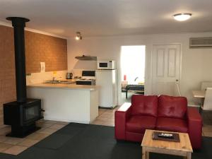 beachcomber motel and apartments