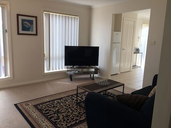 Melton Motor Inn & Apartments,Melton>>Melbourne,4 star