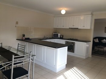Melton Motor Inn & Apartments,Melton>>Melbourne,4 star