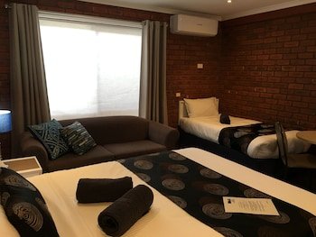 Melton Motor Inn & Apartments,Melton>>Melbourne,4 star