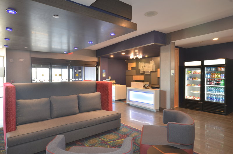 holiday inn express and suites oklahoma city mid a