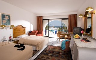 aladdin beach resort families and couples only