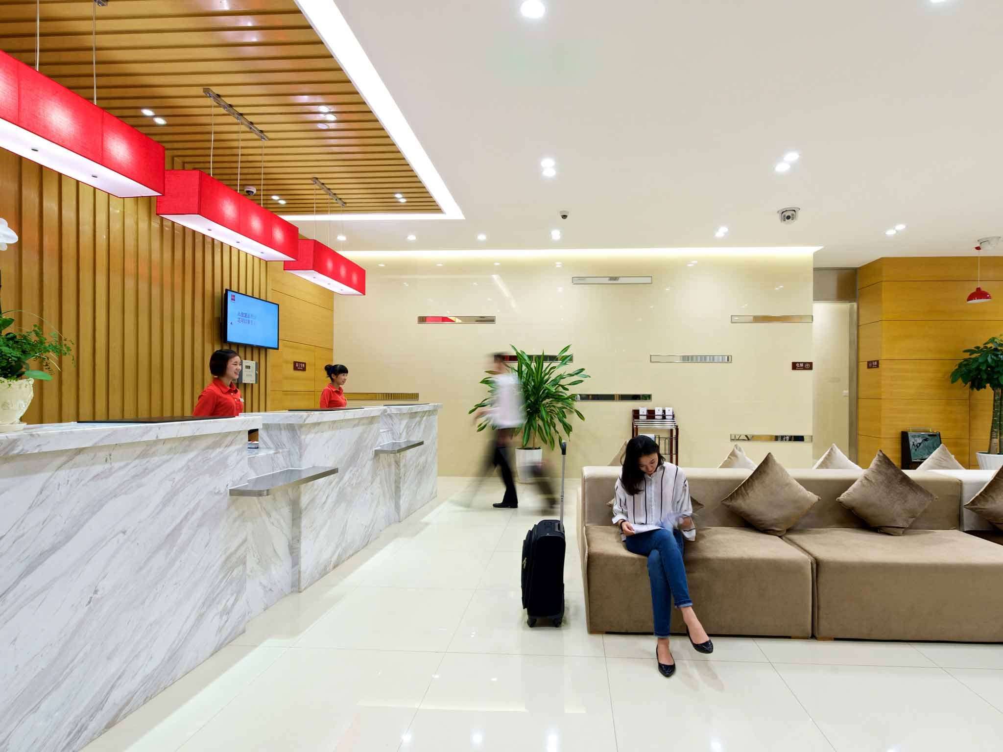 ibis chengdu wenjiang floraland