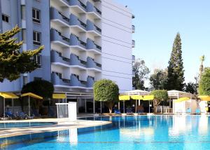 papouis protaras hotel