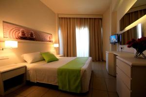 papouis protaras hotel