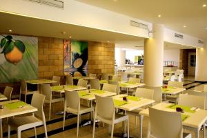 papouis protaras hotel