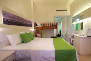 papouis protaras hotel