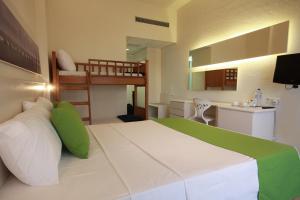 papouis protaras hotel