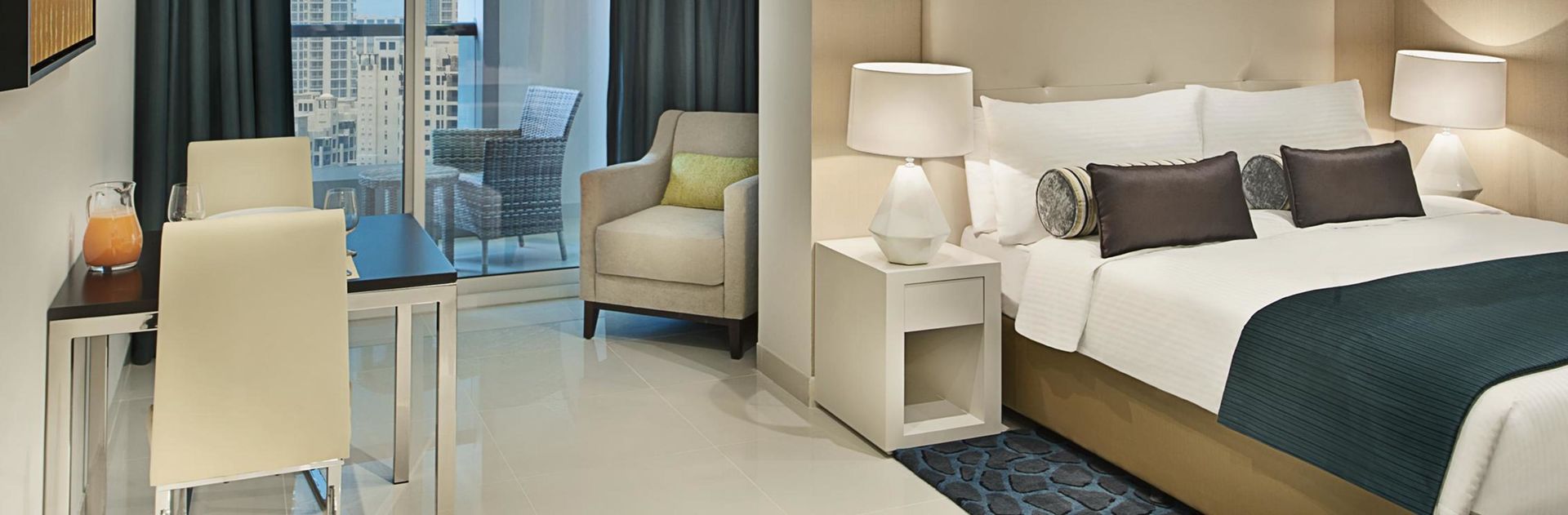 damac maison cour jardin