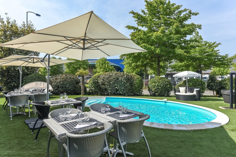 hotel le colisee hotel and spa