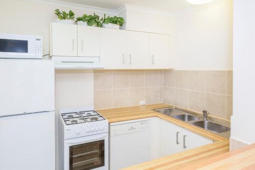 metro apartments on king street