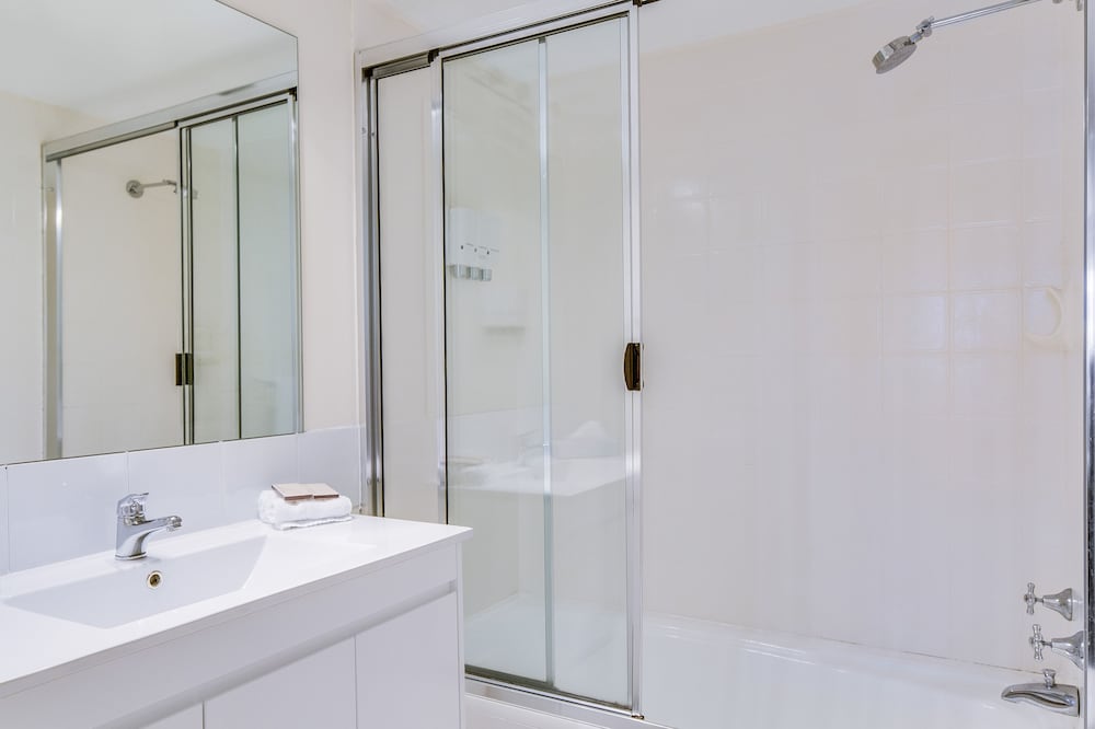 metro apartments on king street