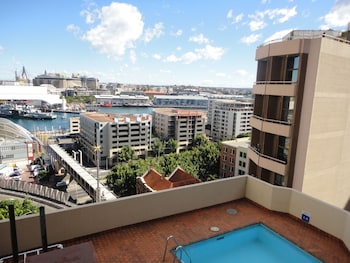 metro apartments on king street