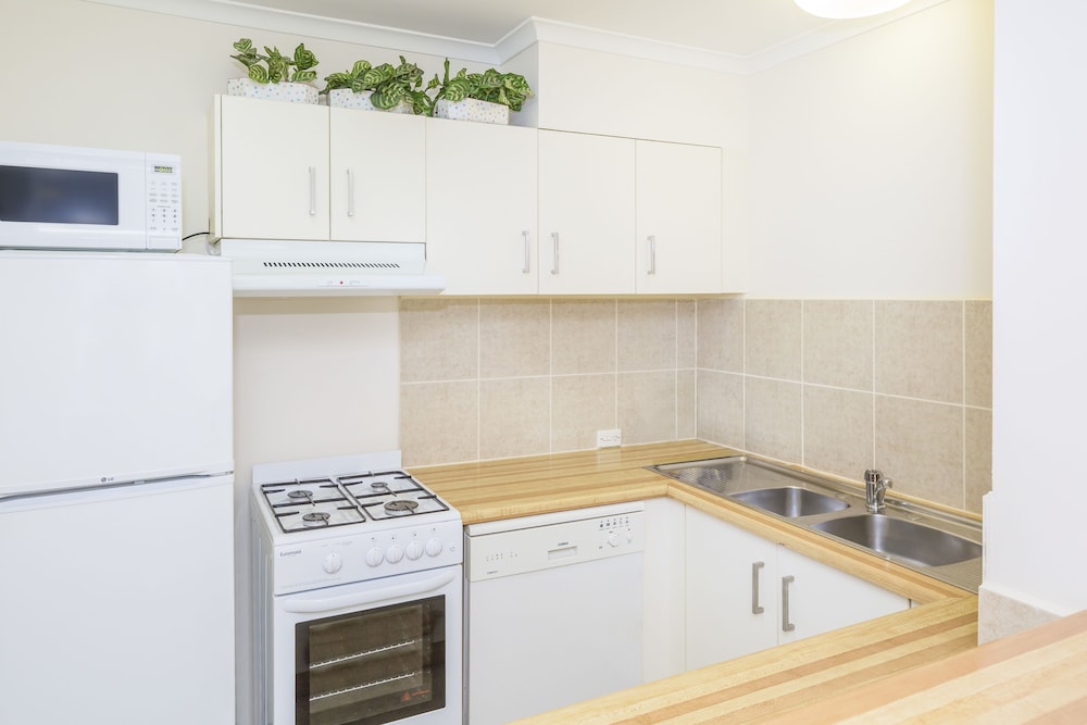 metro apartments on king street