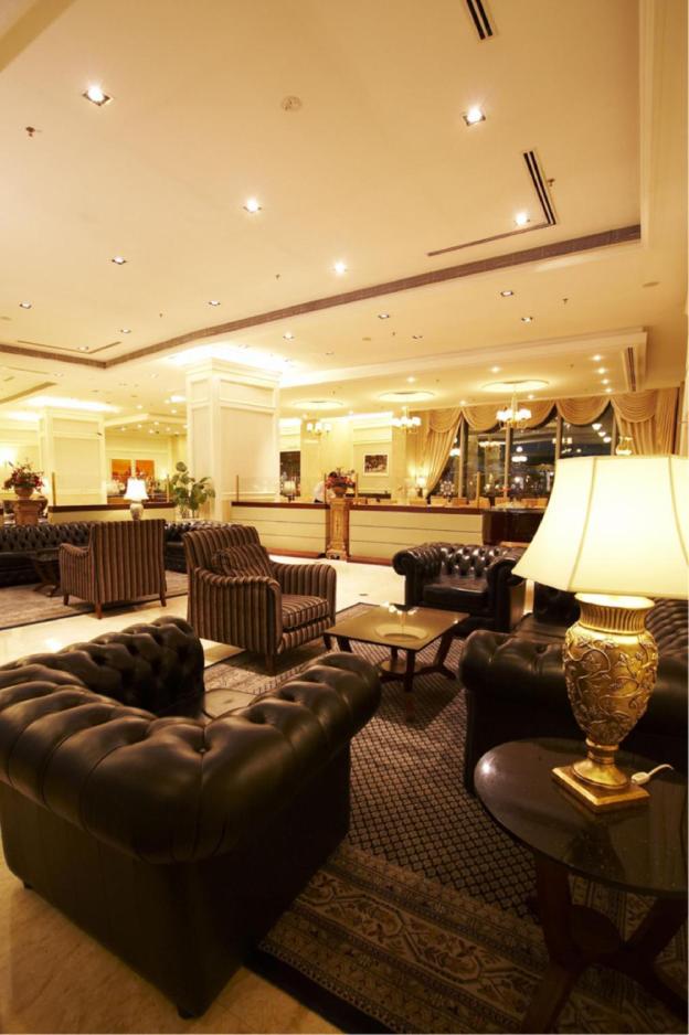 royale chulan the curve