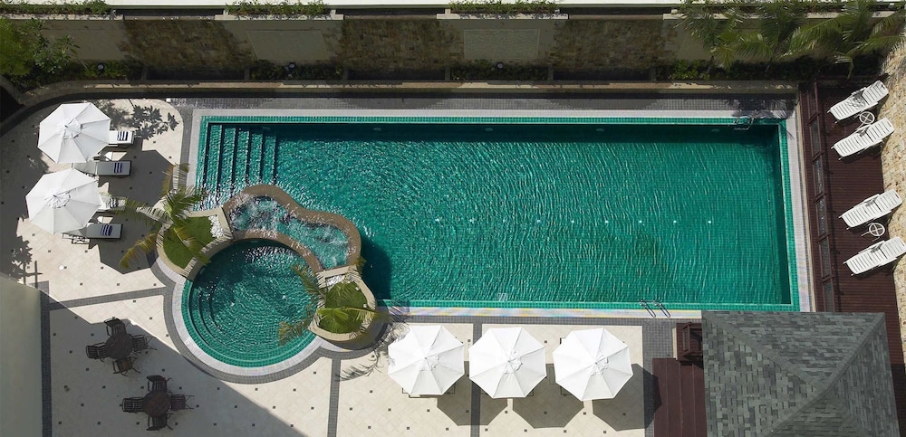 royale chulan the curve