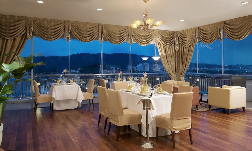 royale chulan the curve