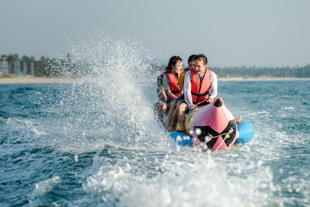 ngwe saung yacht club and resort