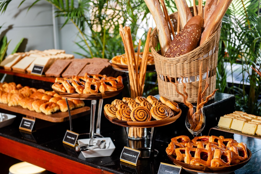 ngwe saung yacht club and resort