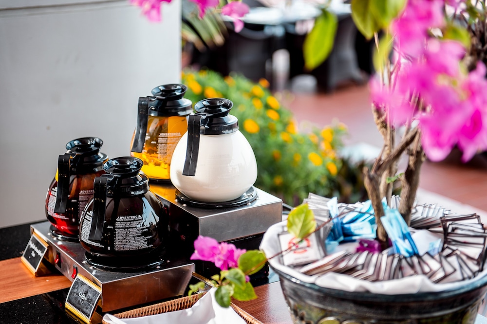 ngwe saung yacht club and resort