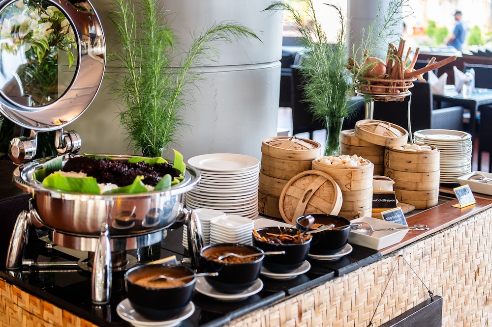 ngwe saung yacht club and resort