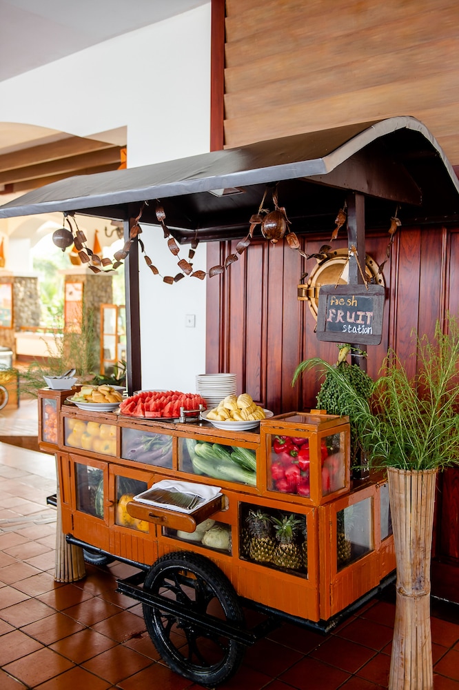 ngwe saung yacht club and resort