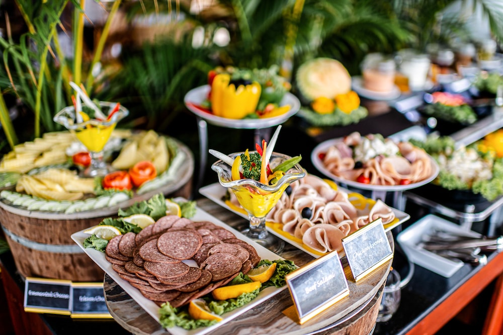 ngwe saung yacht club and resort